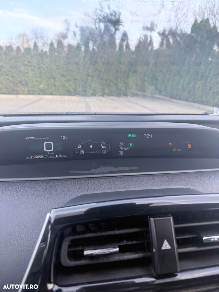 Toyota Prius Hybrid - 6