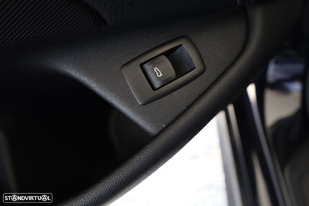 BMW 520 d Pack Desportivo M Auto - 47