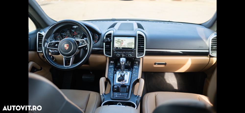 Porsche Cayenne 3.0 L - 7