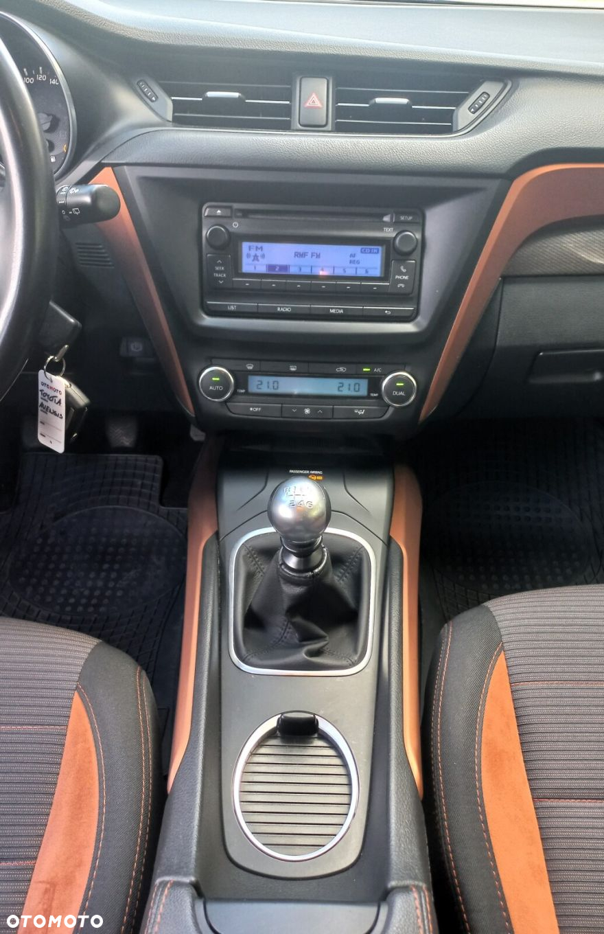 Toyota Avensis - 12