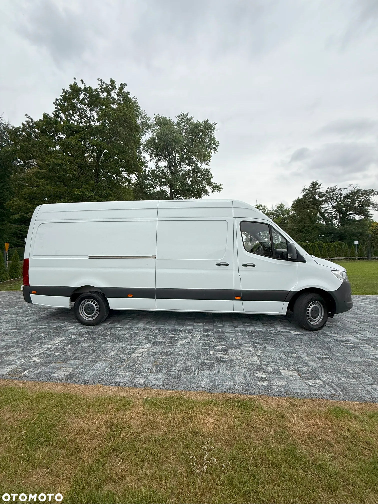 Mercedes-Benz Sprinter - 11