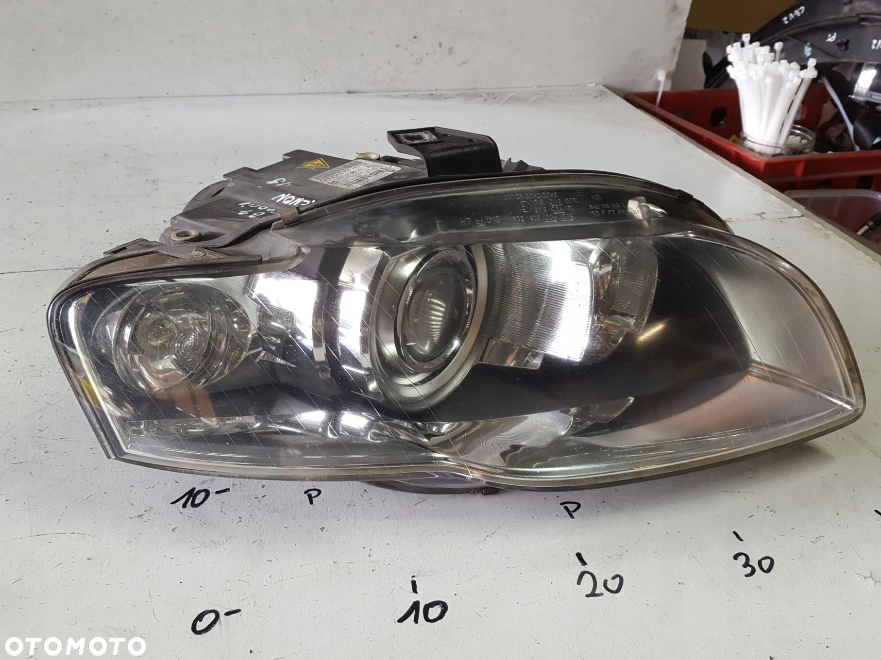 AUDI A4 B7 04-07r LAMPA BI-XENON PRAWA PRZÓD ANGLIK - 2