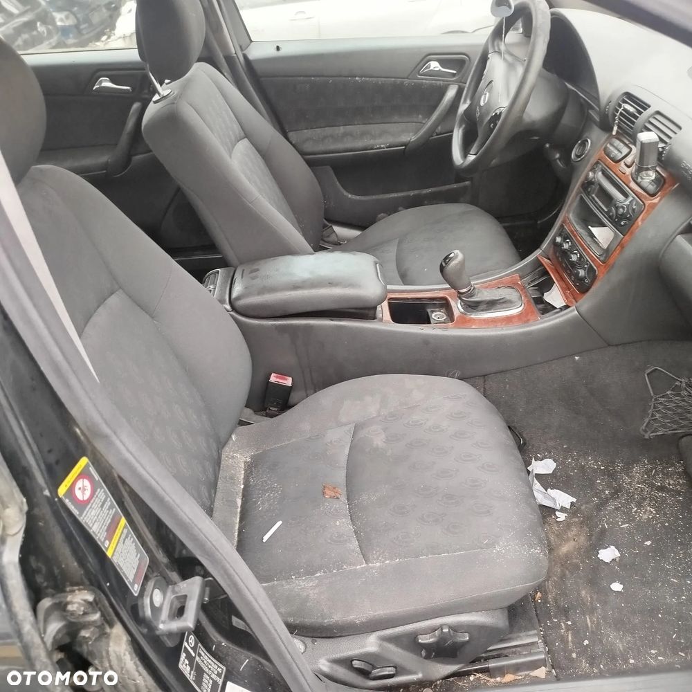 Mercedes C 220 na części . - 5