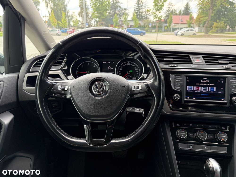 Volkswagen Touran - 17
