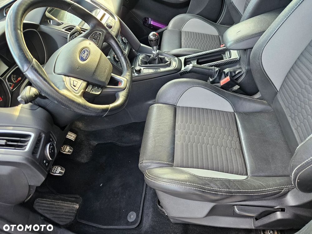 Ford Focus 2.0 EcoBoost ST mit Leder-Sport-Paket - 17