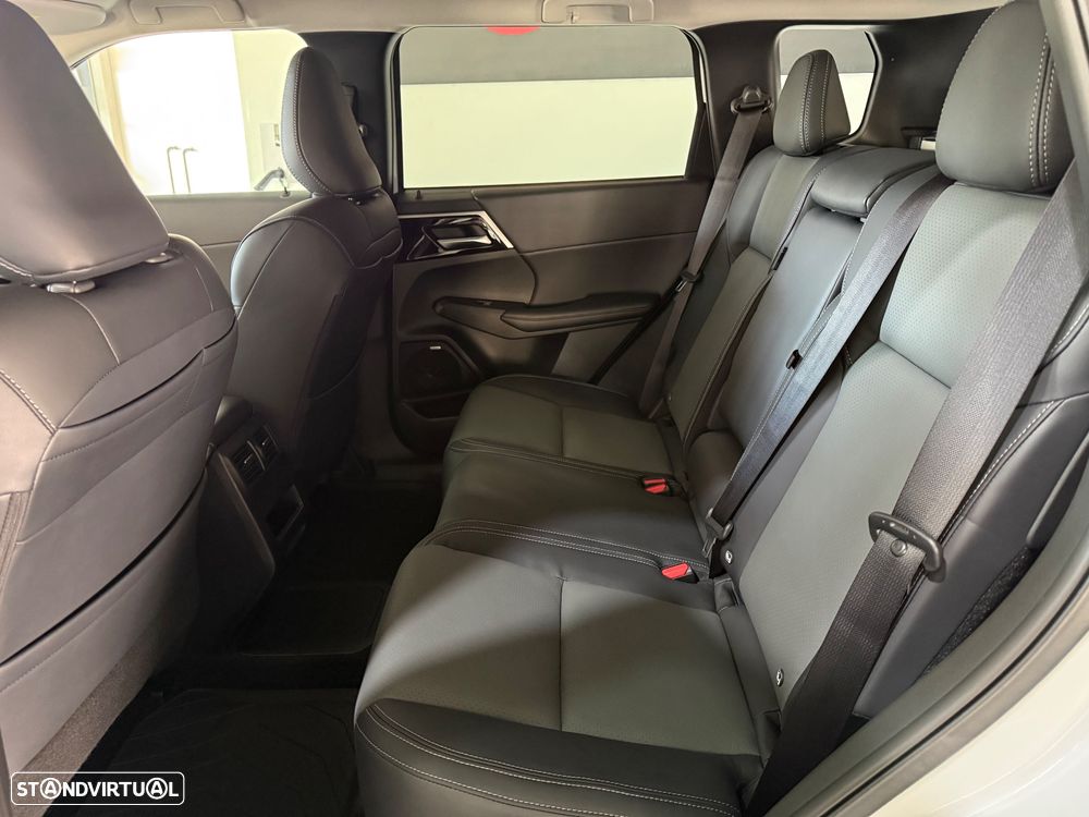 Mitsubishi Outlander - 8