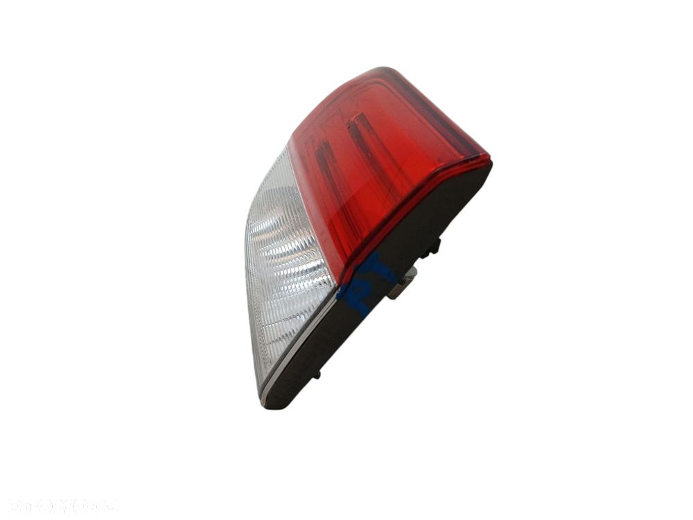LAMPA PRAWY TYŁ W KLAPE TOYOTA AVENSIS T27 LIFT (2012-2015) 1.8 VALVEMATIC 147KM - 4
