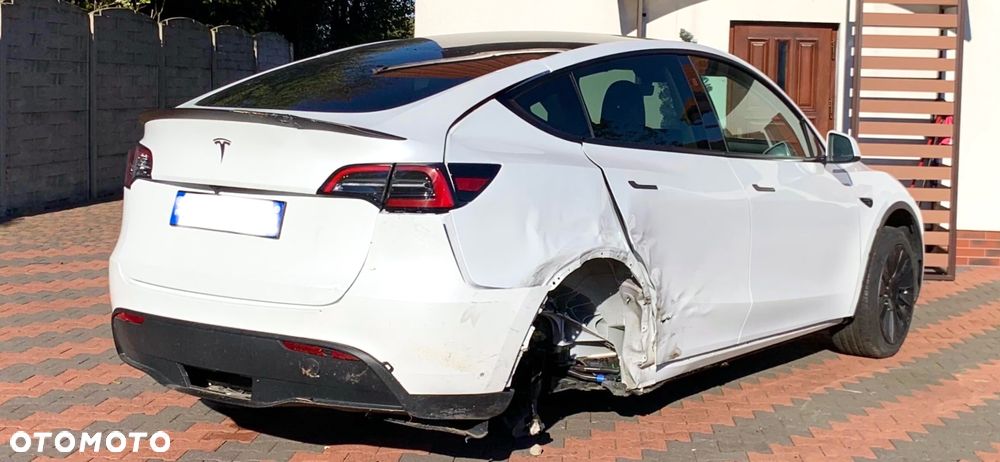 Tesla Y - 6