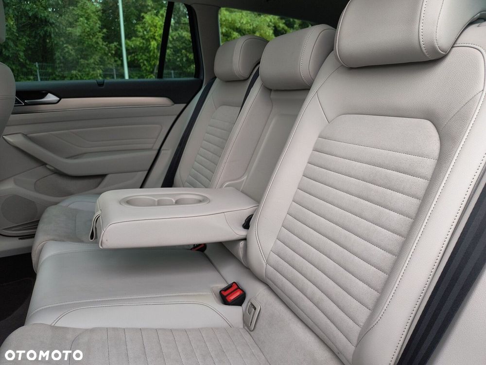Volkswagen Passat Variant 2.0 TDI Elegance DSG - 29