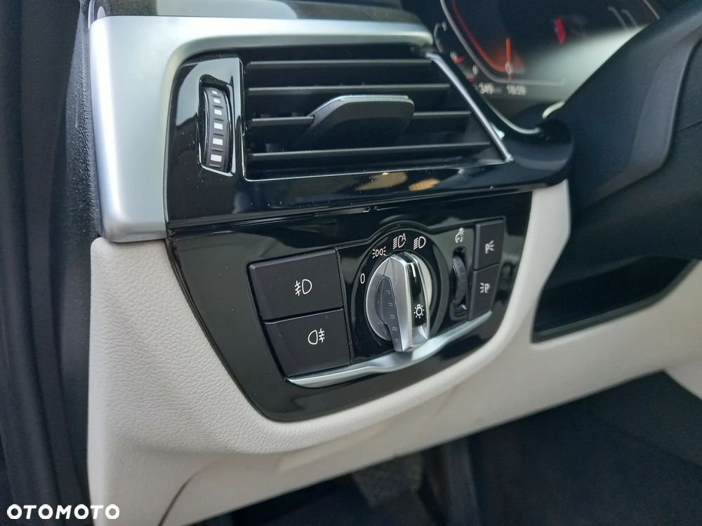 BMW Seria 5 530i xDrive Luxury Line - 24