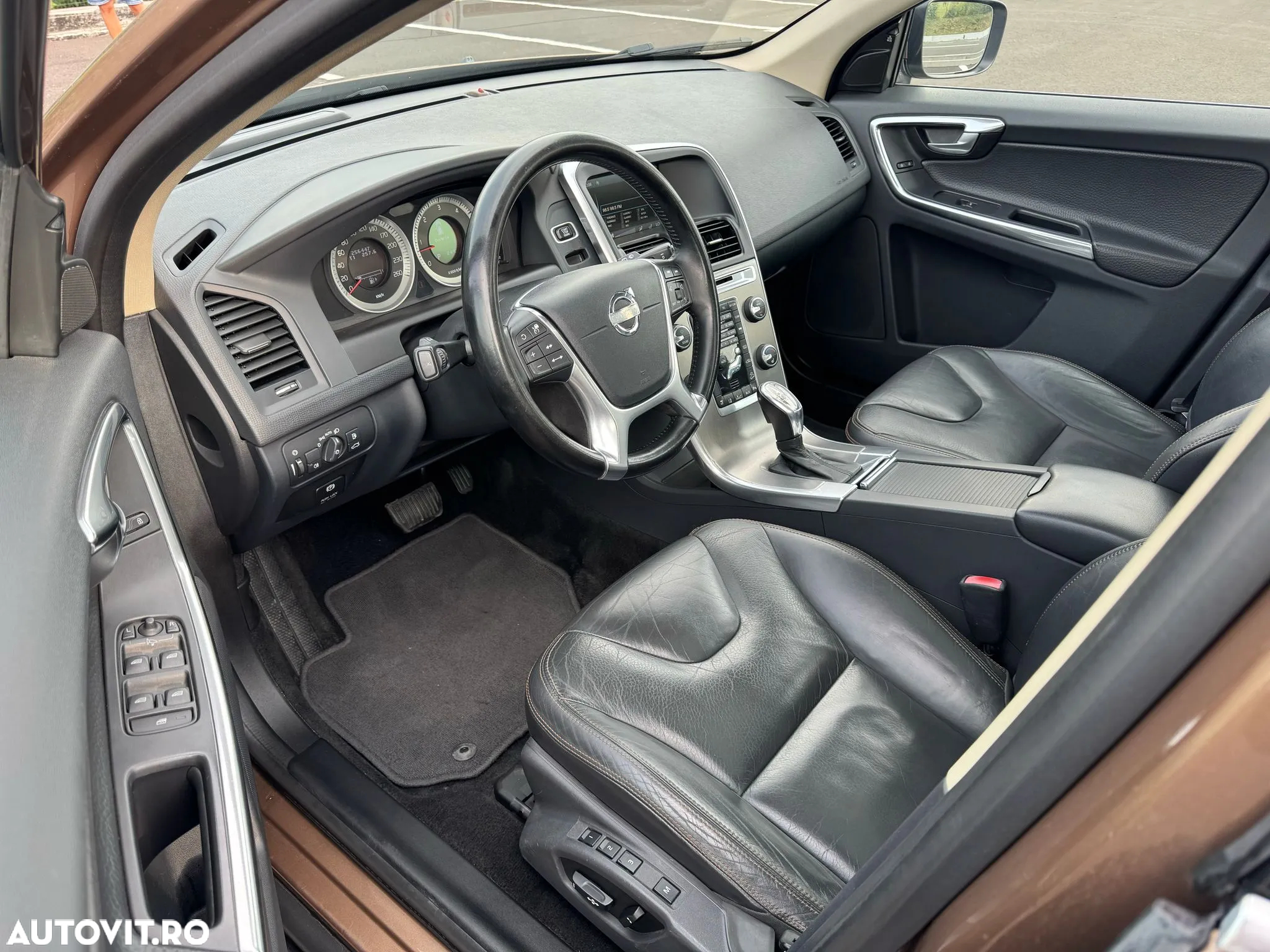 Volvo XC 60 - 6