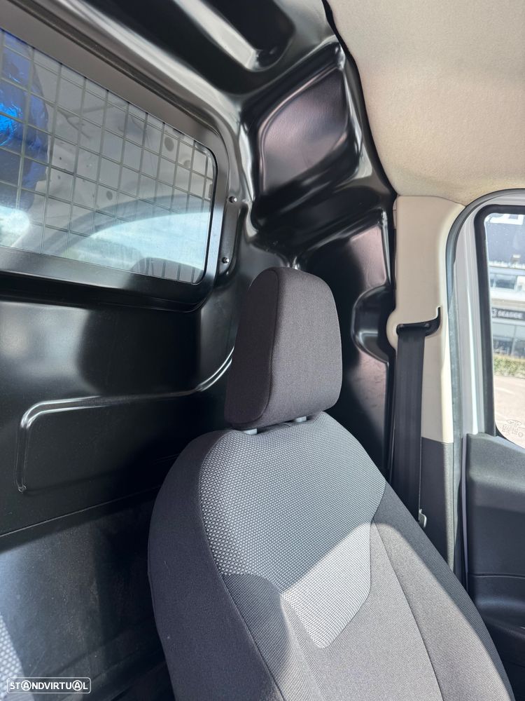 Ford Transit Courier - 17