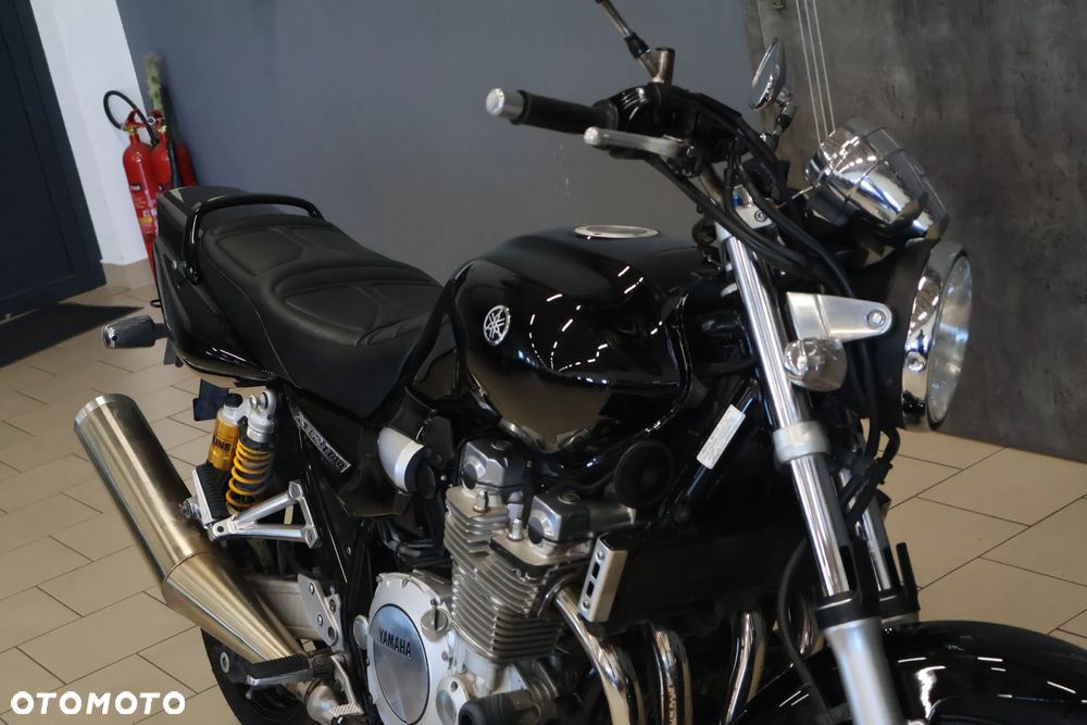 Yamaha XJR - 1