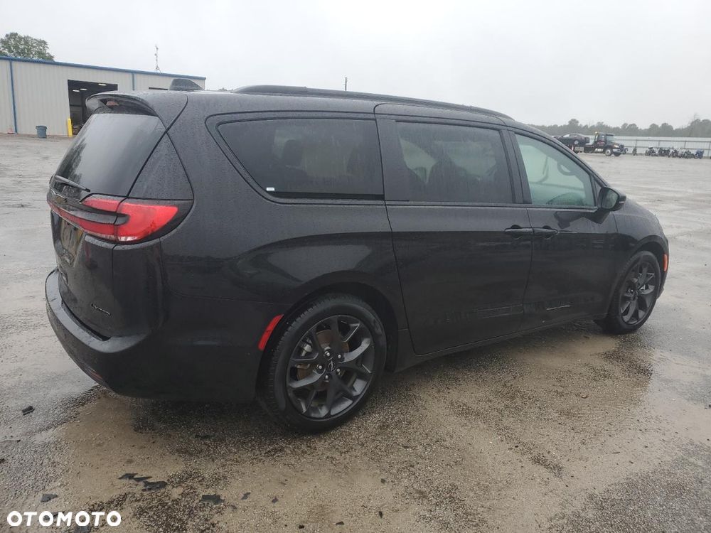 Chrysler Pacifica - 4