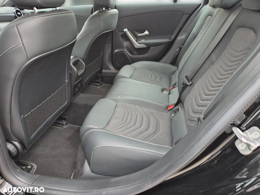 Mercedes-Benz CLA 180 7G-DCT - 20