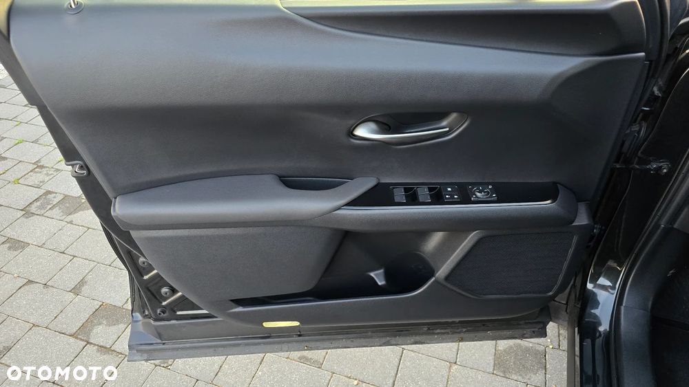 Lexus UX - 13