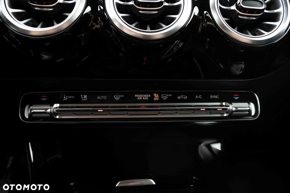 Mercedes-Benz CLA 180 Progressive 7G-DCT - 22