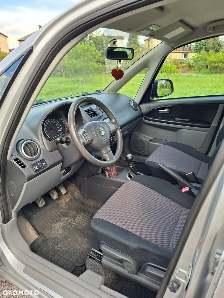 Suzuki SX4 - 10
