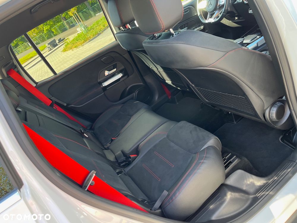 Mercedes-Benz GLB - 9