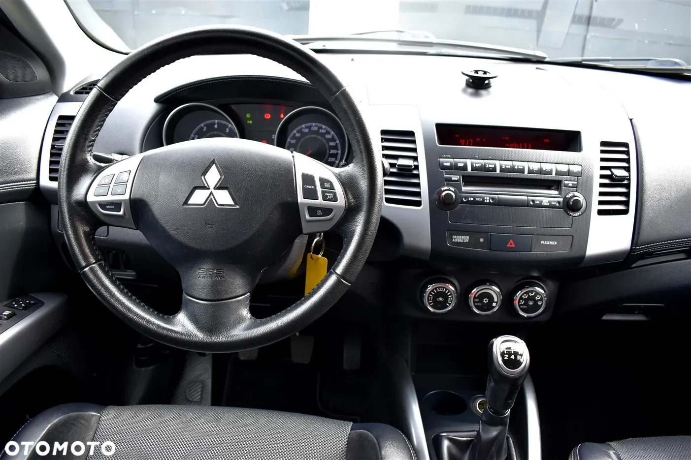 Mitsubishi Outlander 2.0 2WD Invite - 32