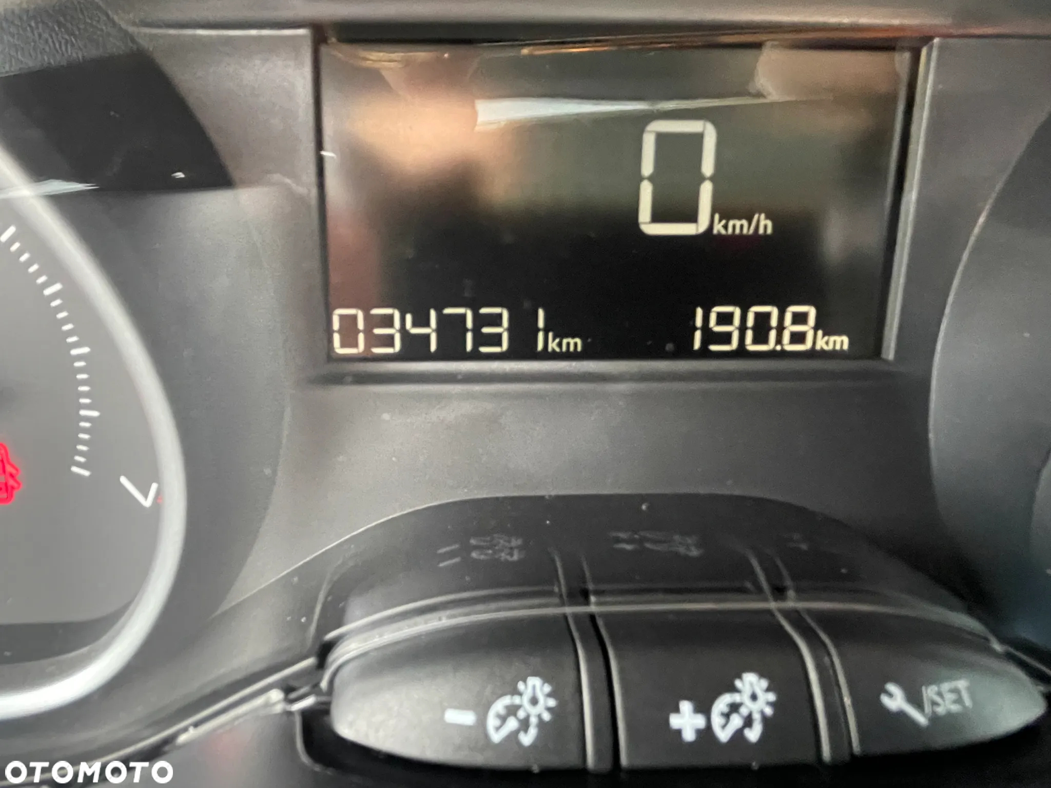 Peugeot 208 - 6