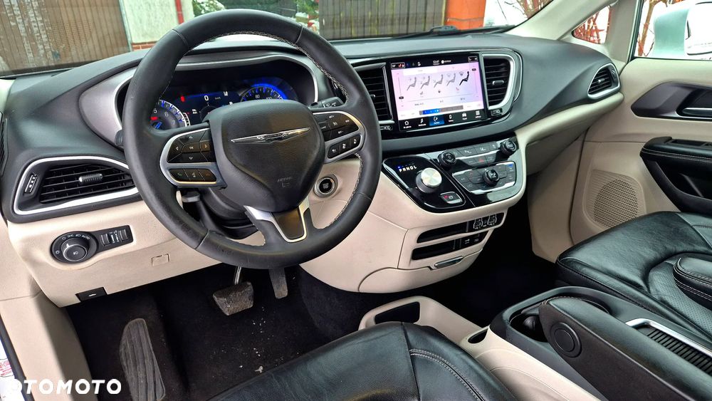 Chrysler Pacifica - 8