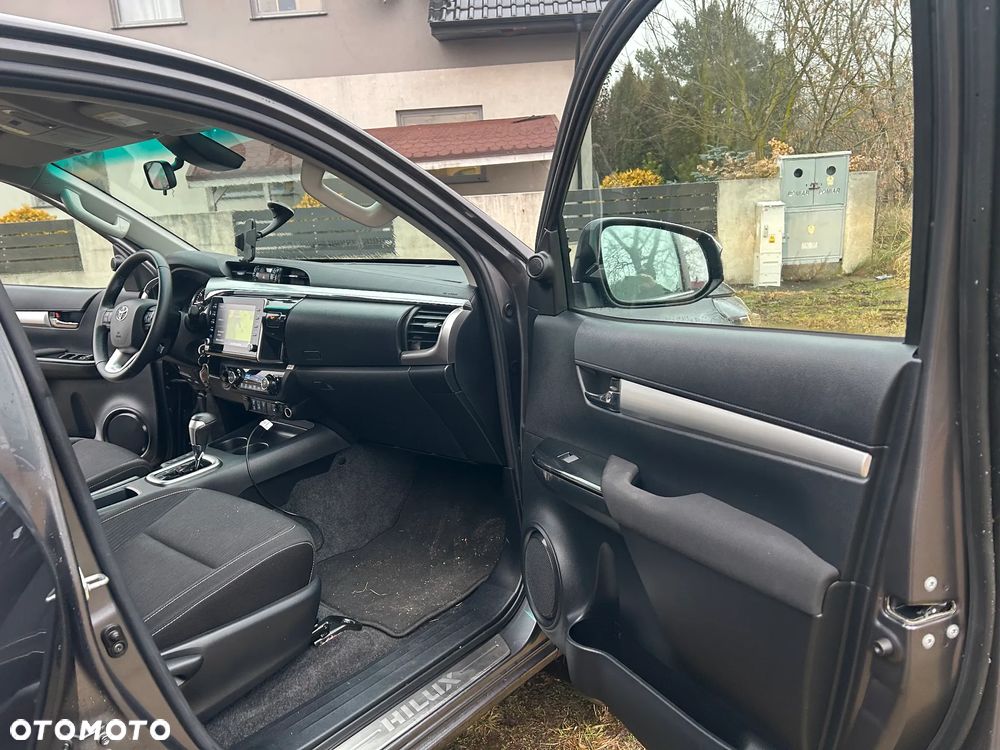 Toyota Hilux 4x4 Double Cab Autm Executive - 18