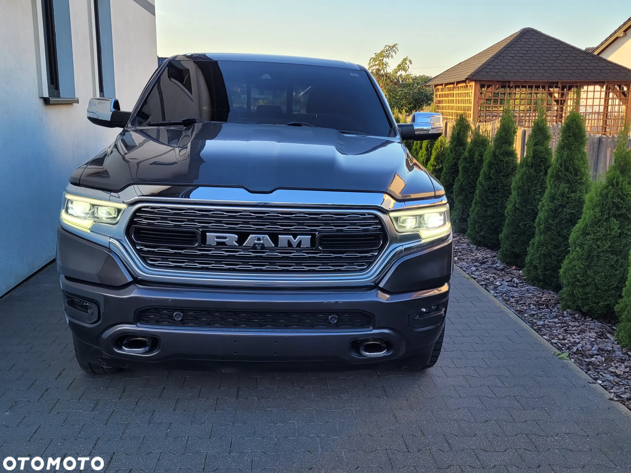 RAM 1500 Crew Cab Shortbed Limited - 3