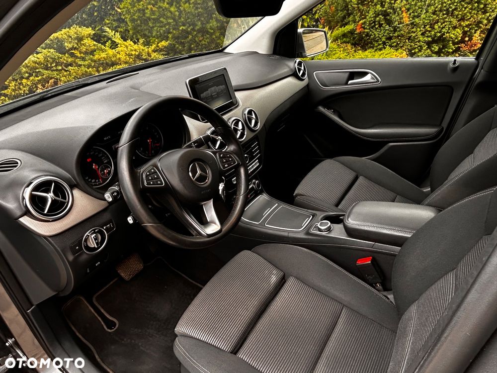 Mercedes-Benz Klasa B 180 7G-DCT Style - 24