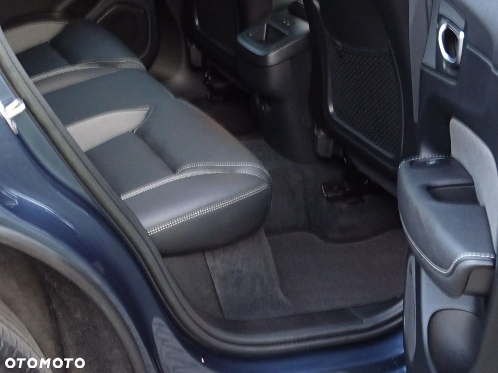 Volvo XC 60 B4 D Plus Dark - 17