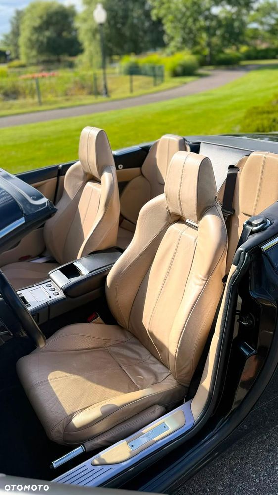 Aston Martin DB9 - 13