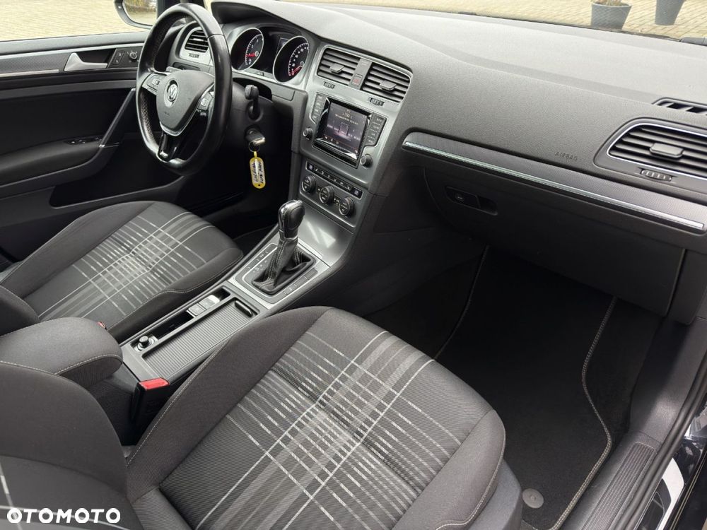 Volkswagen Golf - 26