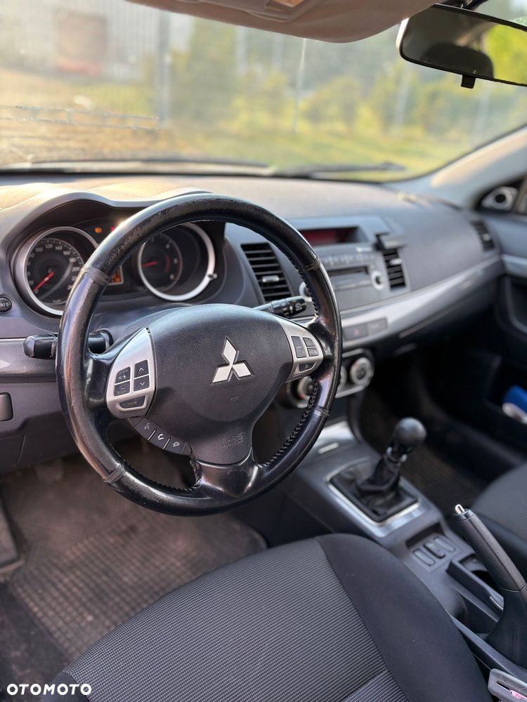 Mitsubishi Lancer - 10