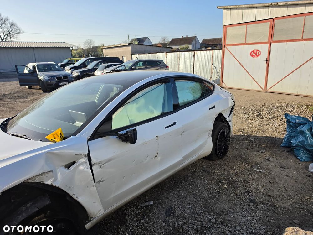 Tesla Model 3 - 14