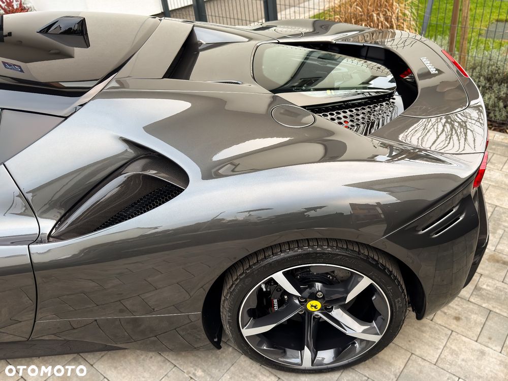 Ferrari SF90 Stradale - 11