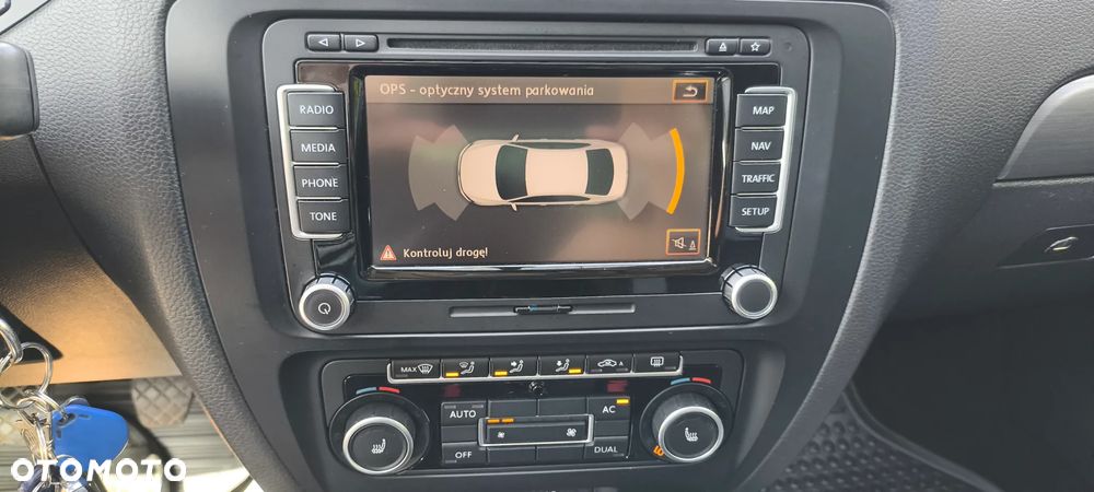 Volkswagen Jetta 2.0 TDI Highline - 4