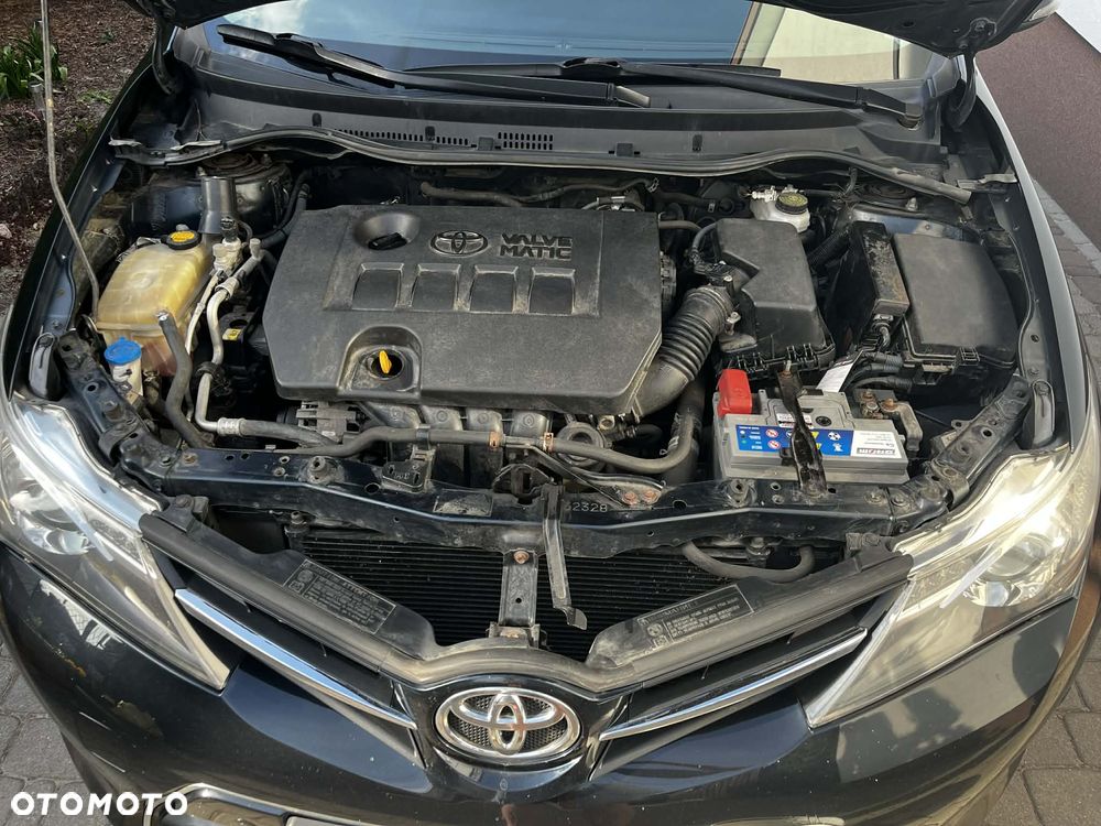 Toyota Auris 1.6 Premium + - 7
