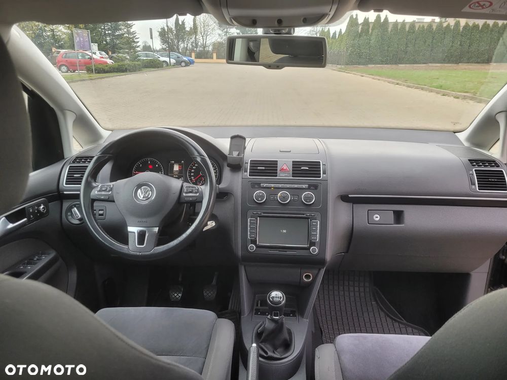 Volkswagen Touran - 11