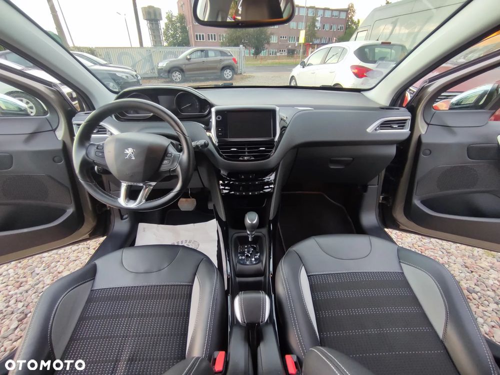 Peugeot 2008 1.2 Pure Tech GPF Allure S&S EAT6 - 29