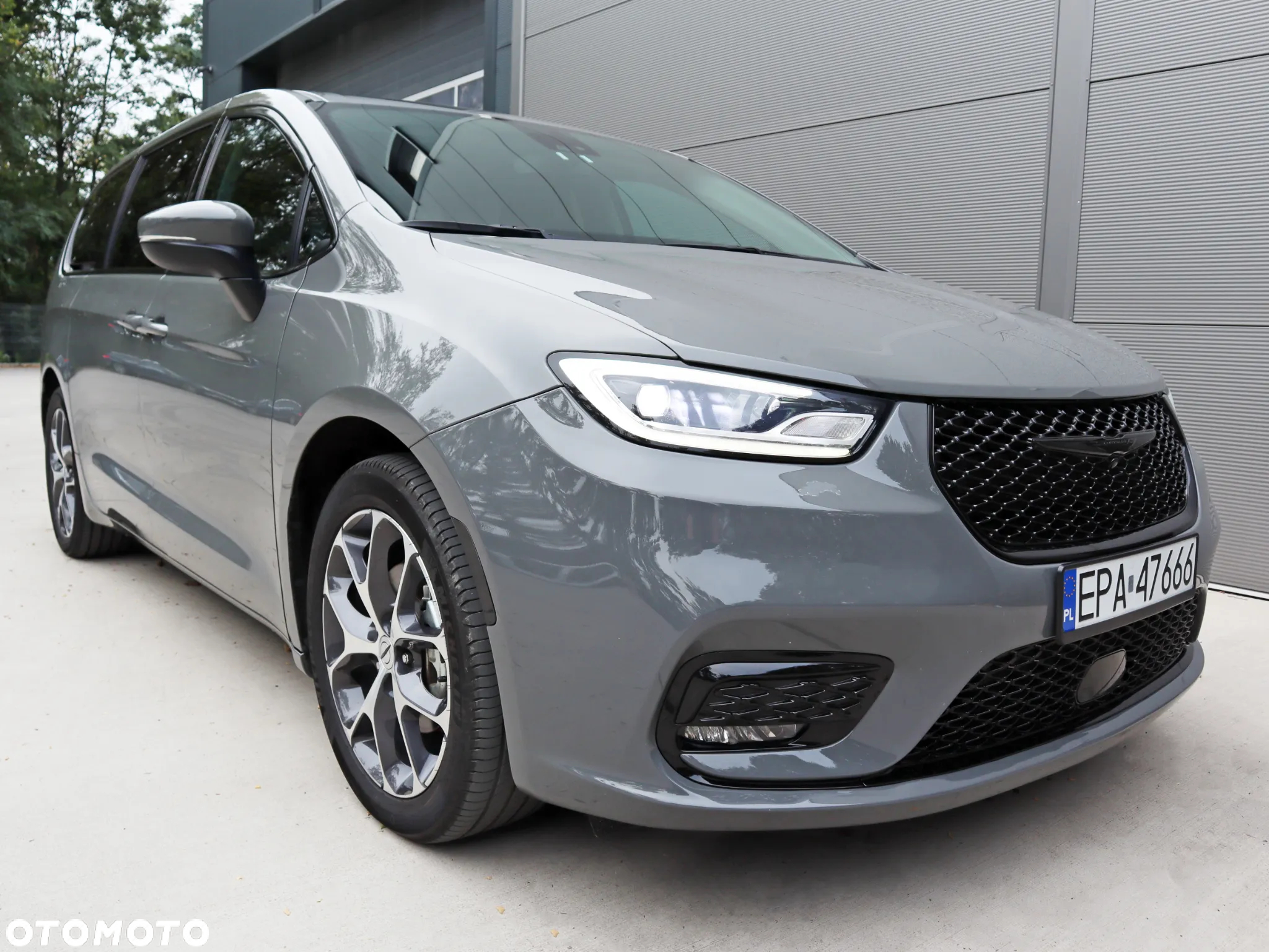 Chrysler Pacifica - 2