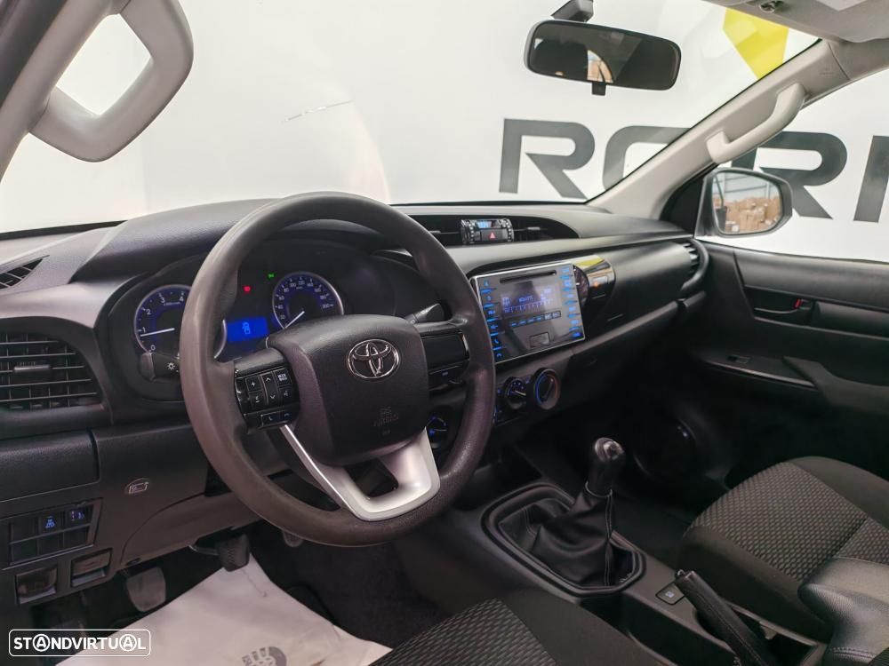Toyota Hilux 2.4 D-4D 4WD CE 3L - 11