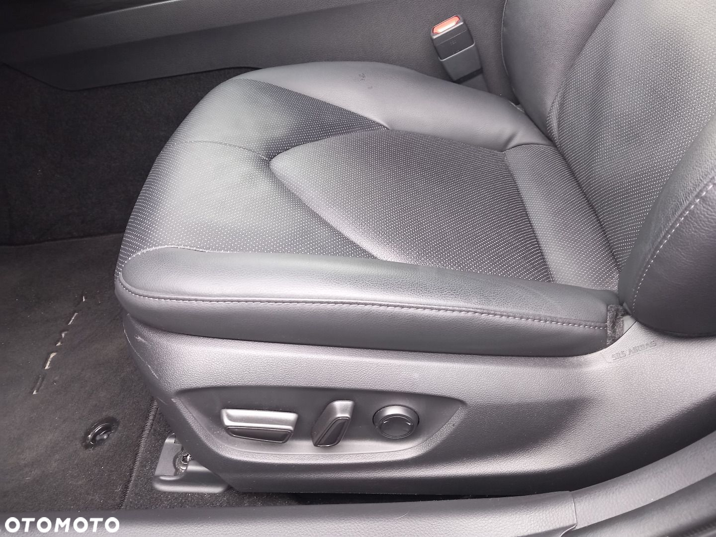 Toyota Camry - 16