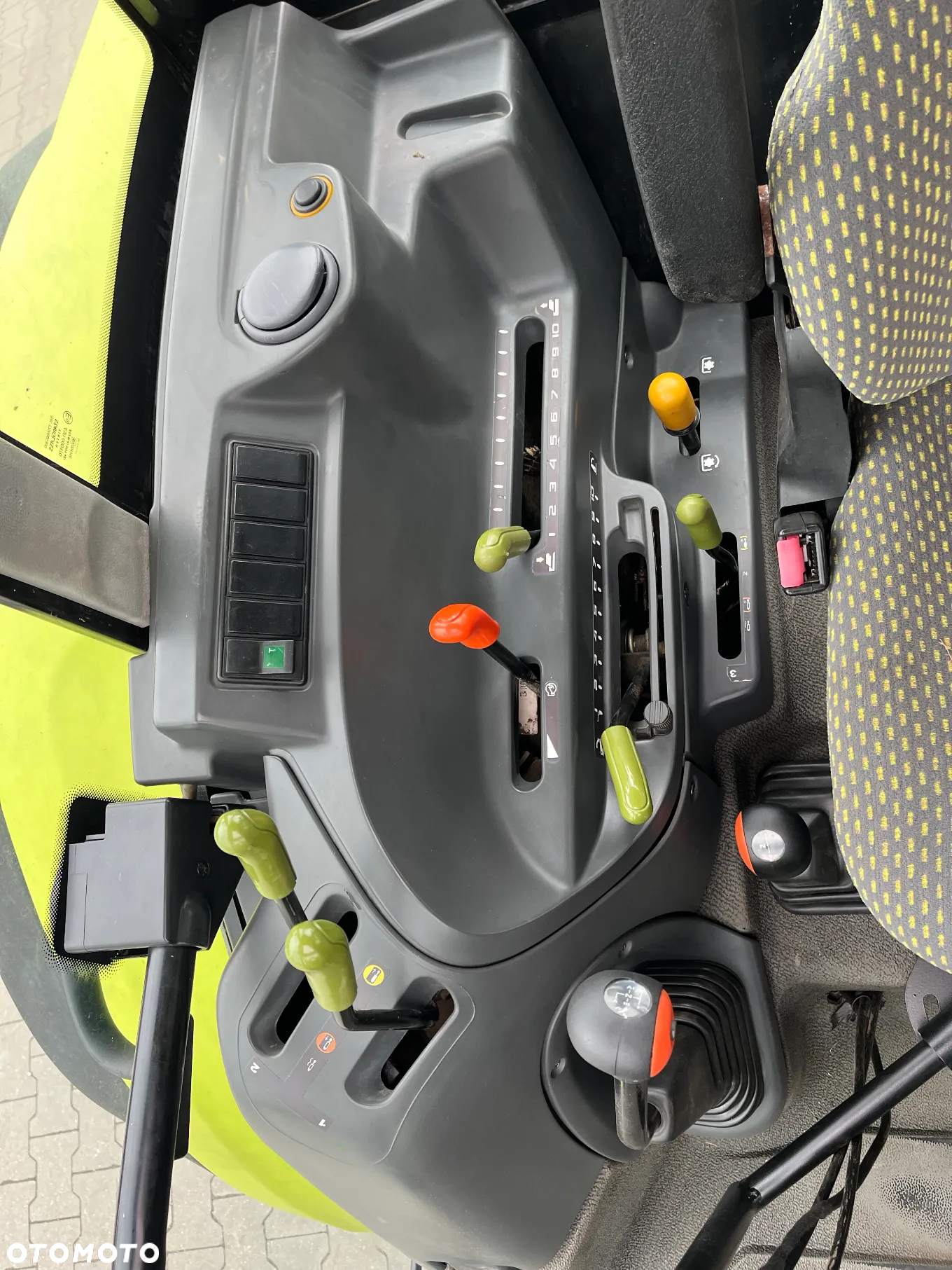 Claas Axos 330 - 14
