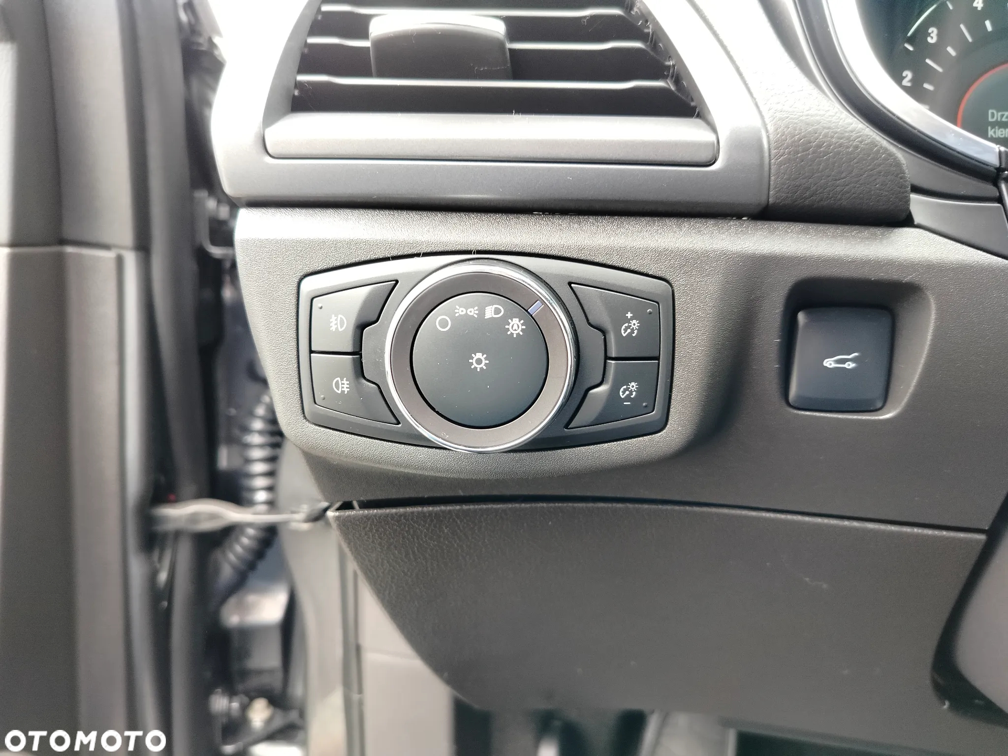 Ford Mondeo 2.0 TDCi Titanium PowerShift - 28