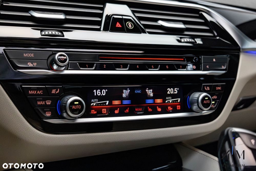 BMW Seria 5 540i xDrive - 28