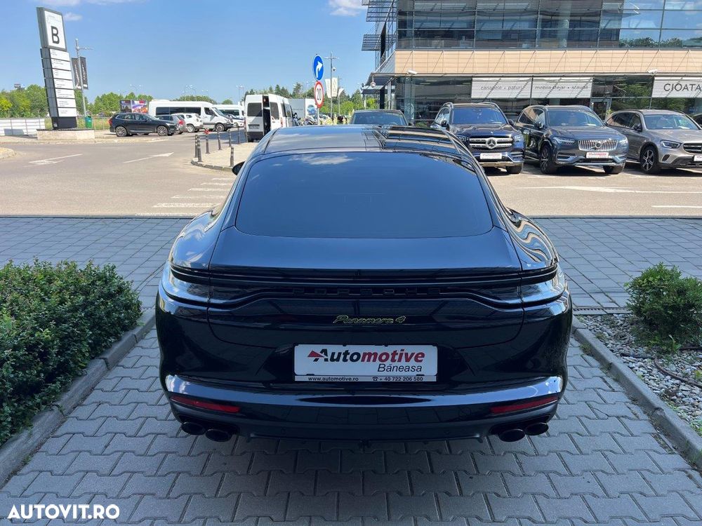 Porsche Panamera - 4