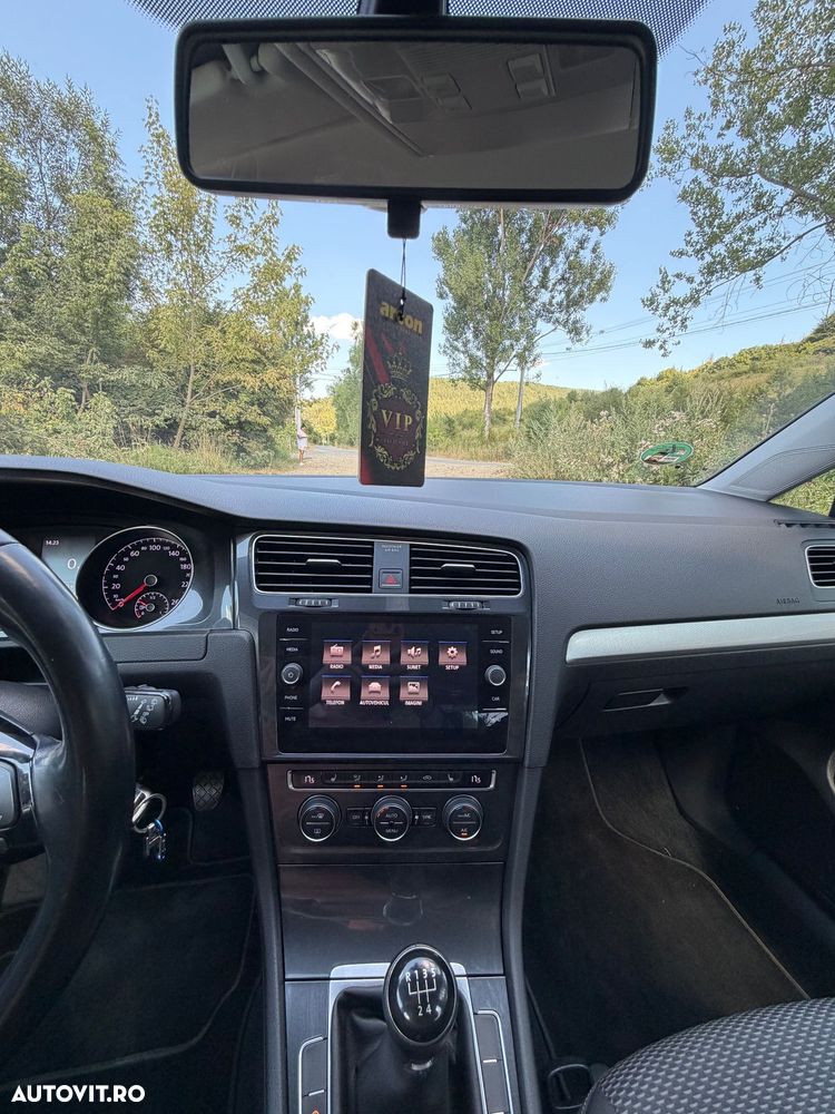 Volkswagen Golf - 8