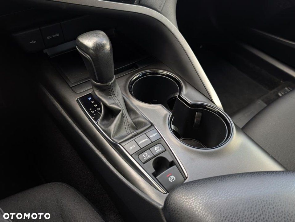 Toyota Camry - 14