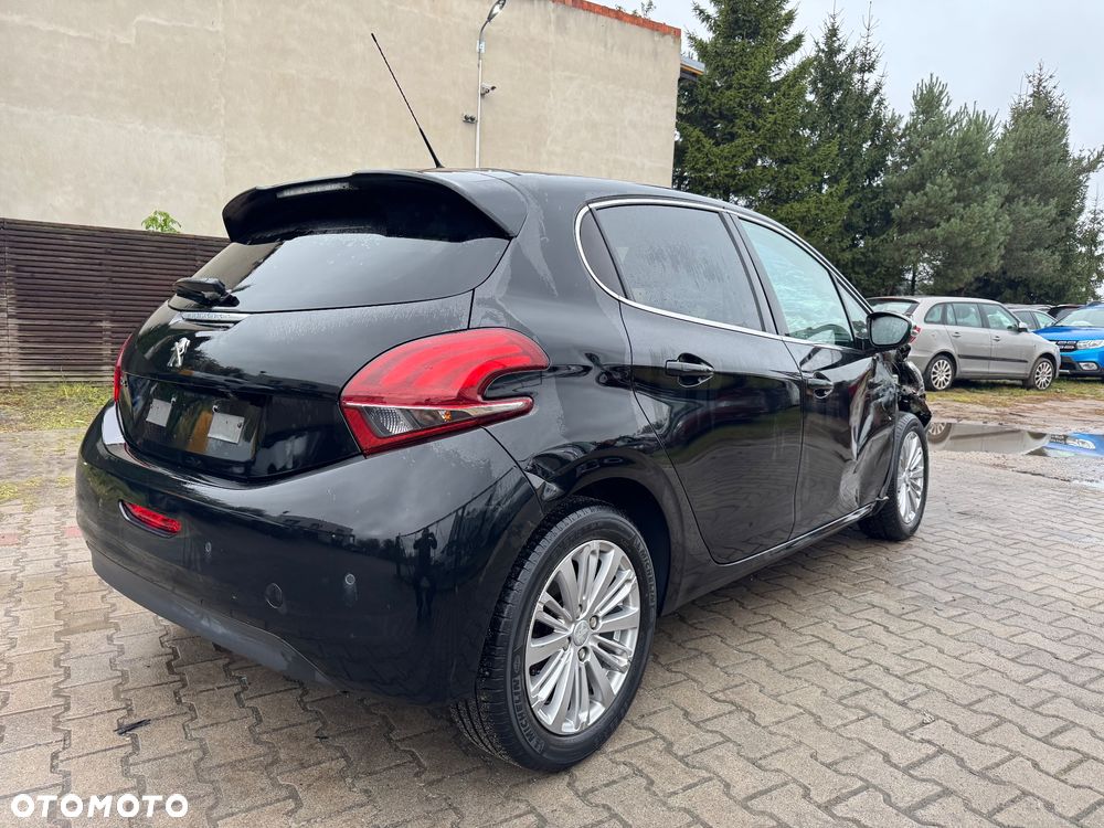 Peugeot 208 1.6 BlueHDi Allure S&S - 9