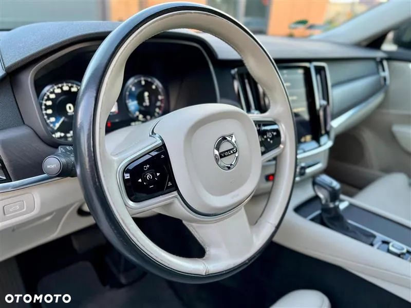 Volvo V90 Cross Country - 18